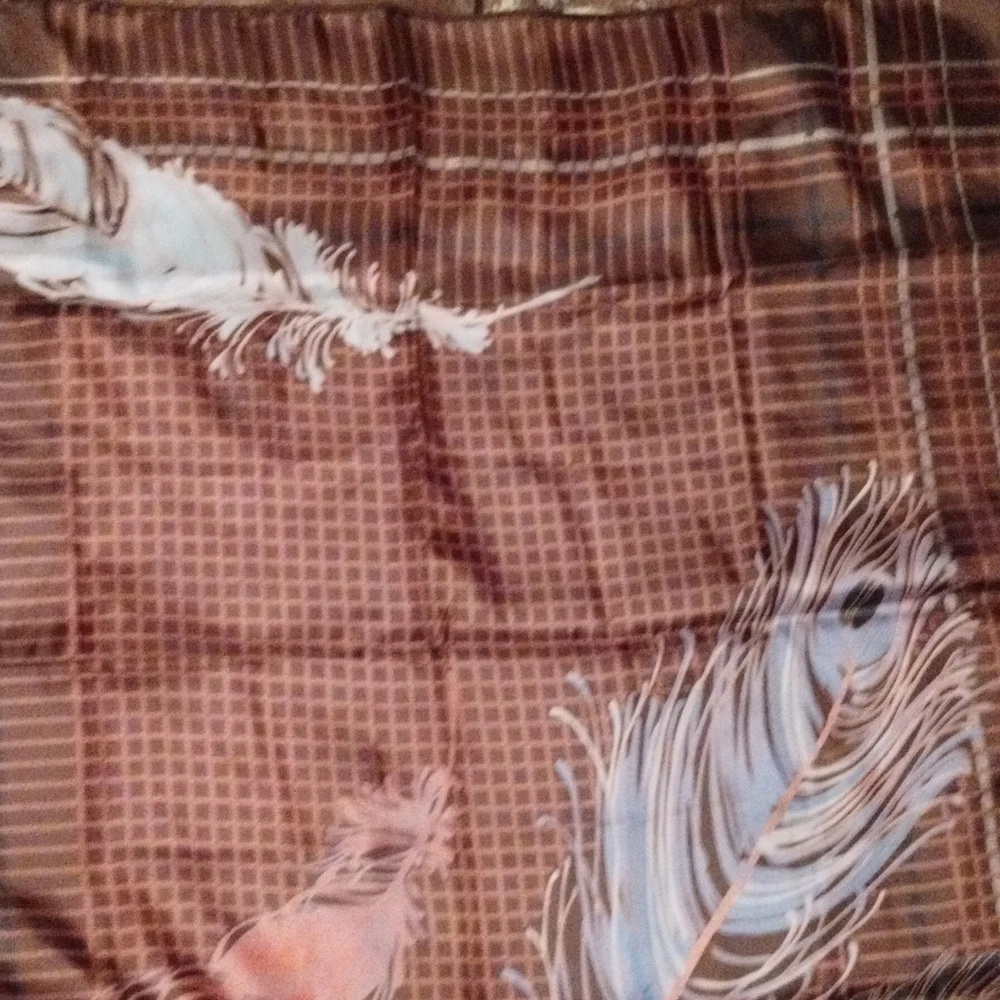 Large feather tablecloth